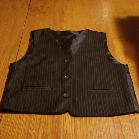 Boys suit - Picture 3 of 5